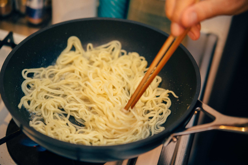 麺をほぐしているところ