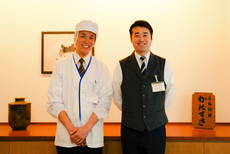 『かに道楽　銀座八丁目店』調理主任・柴田憲樹さん（左）、店長・塩見公理さん（右）