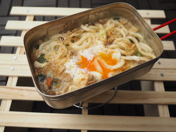 メスティンで作るアウトドア向け味噌煮込みうどん