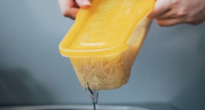 100均の電子レンジ調理器パスタ