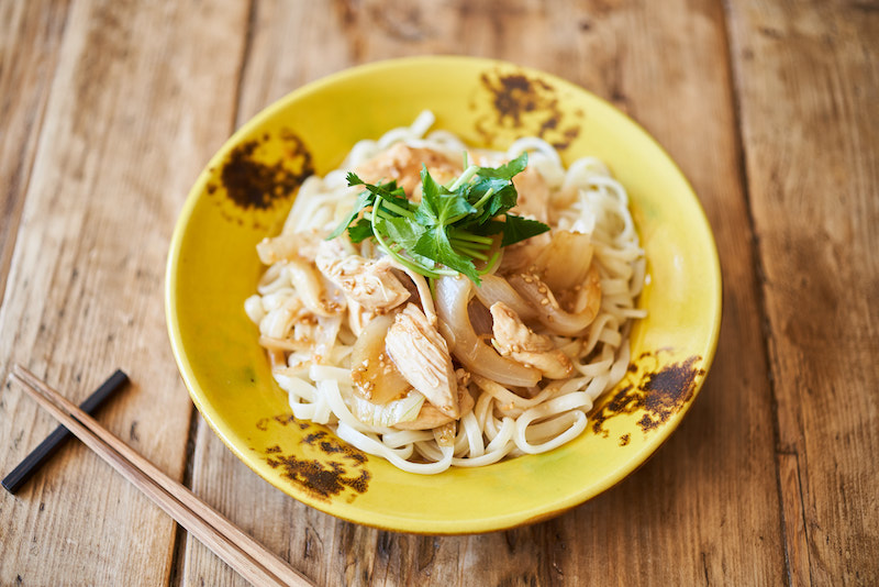 ささみと新玉ねぎのごま黒酢和え麺