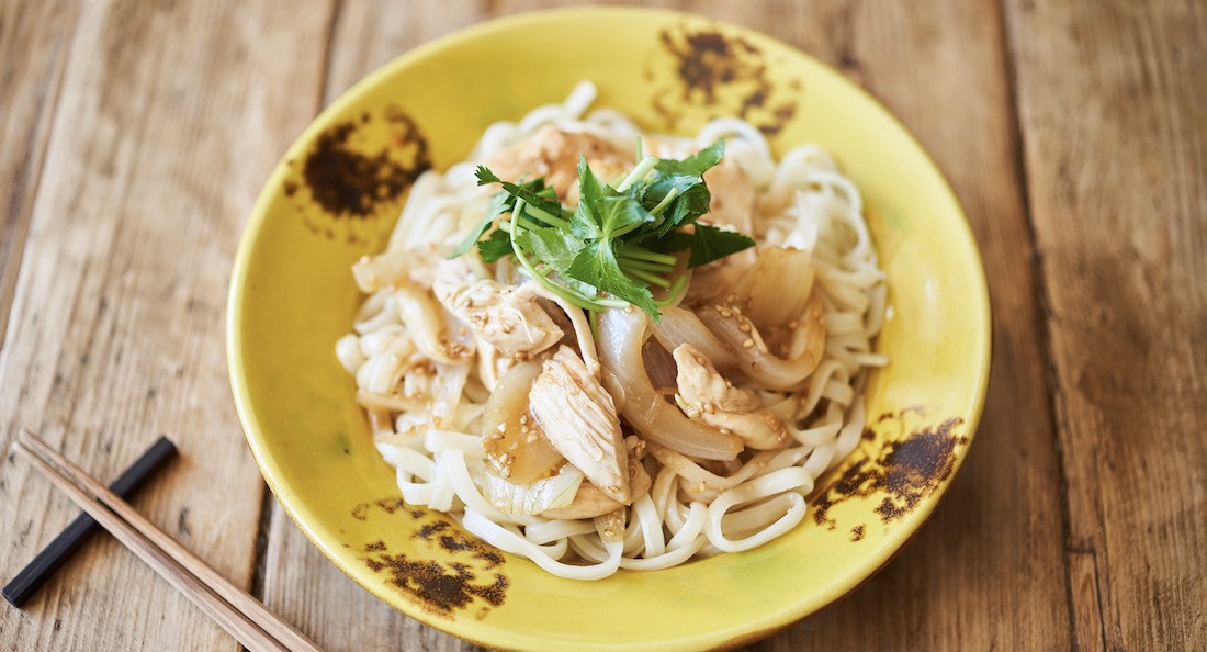 ささみと新玉ねぎのごま黒酢和え麺