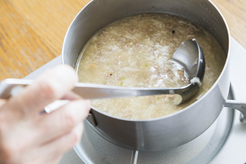鍋に入ったスープ