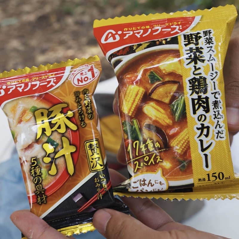 アマノフーズ「いつものおみそ汁贅沢 豚汁」、「野菜と鶏肉のカレー」